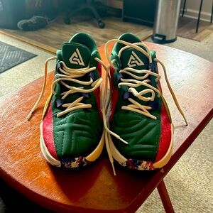 Giannis zoom freak 5 really comfortable and in really good shape